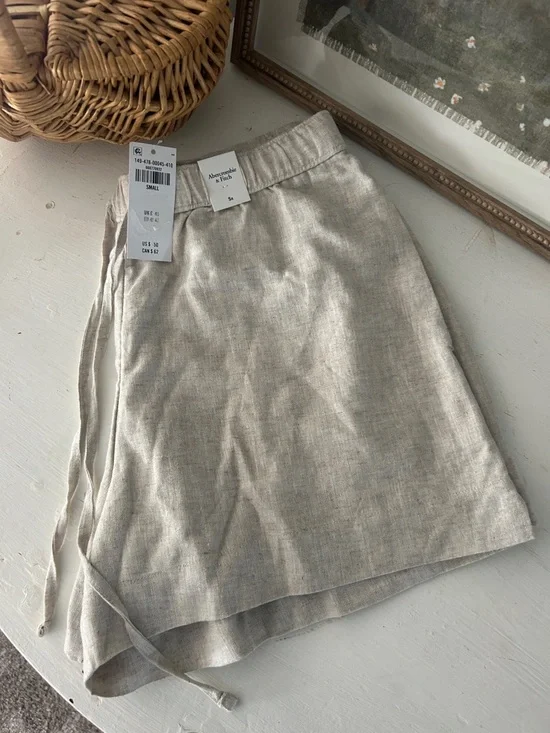 NWT Abercrombie and Fitch tan linen blend shorts size small - Picture 1 of 4